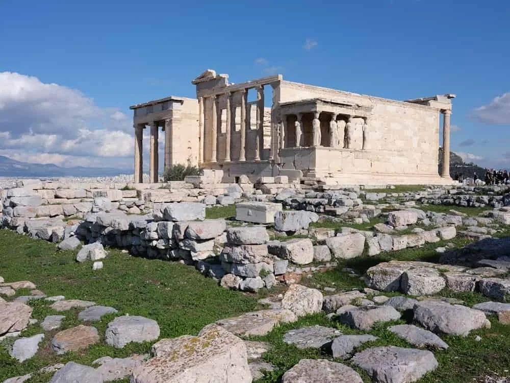 La Ciudadanía en Grecia Antigua: Un Vistazo a la Democracia Primitiva